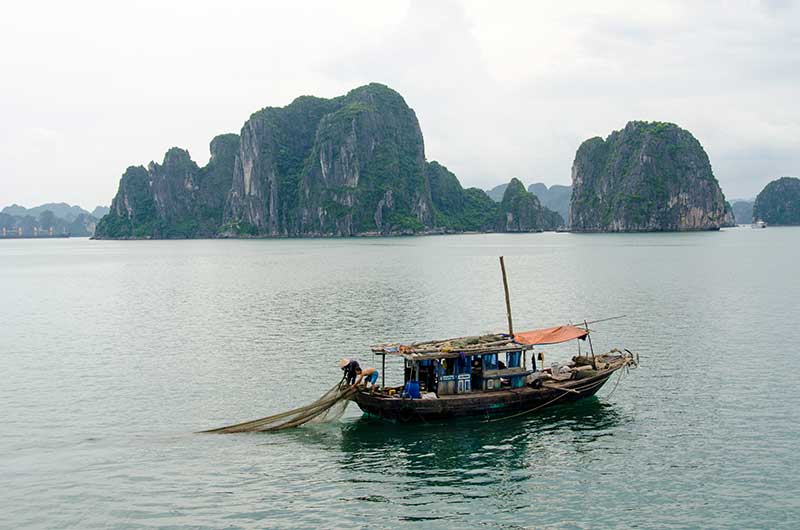 28 - Vietnam - Bahia de Halong - pescadores